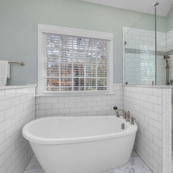 Oval and Rectangular Whirlpool Bathtubs